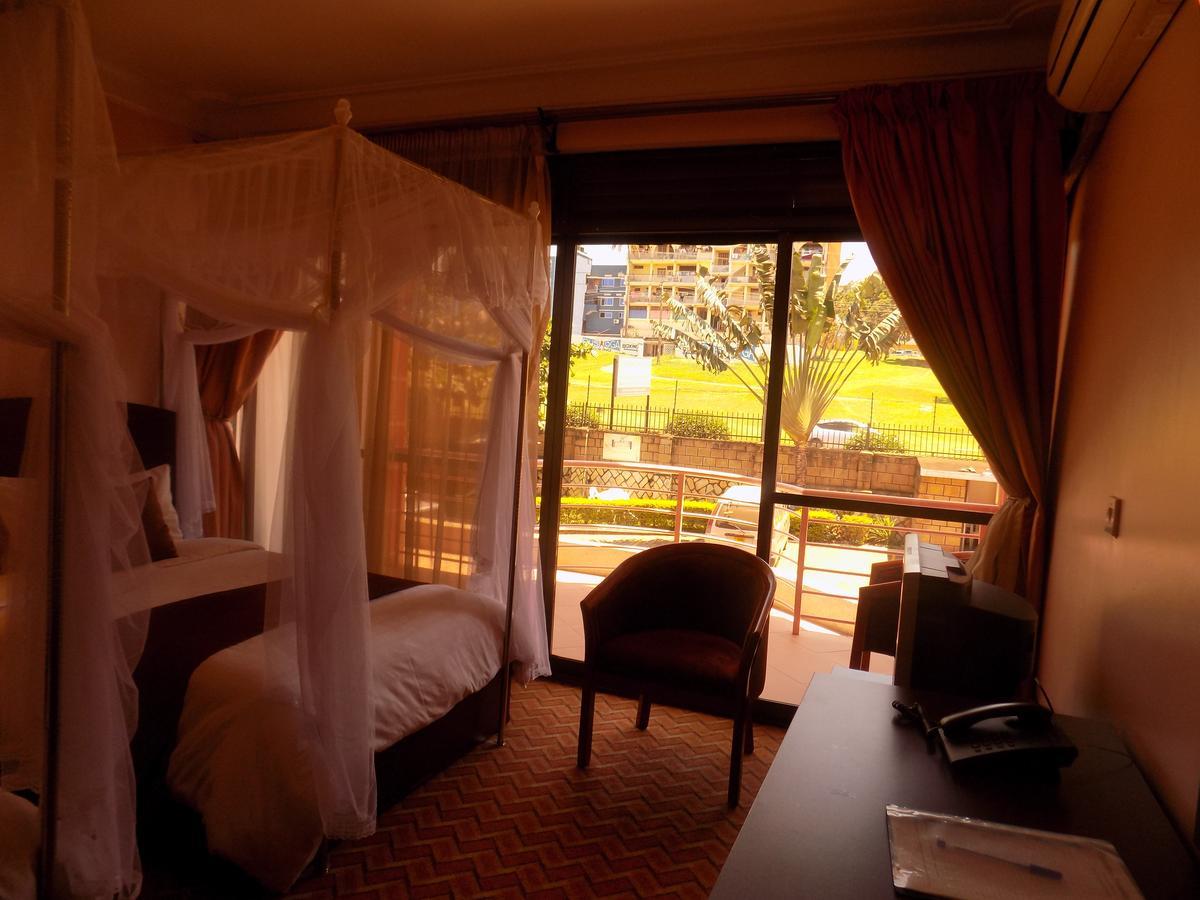 Entebbe Traveller'S Hotel Dış mekan fotoğraf