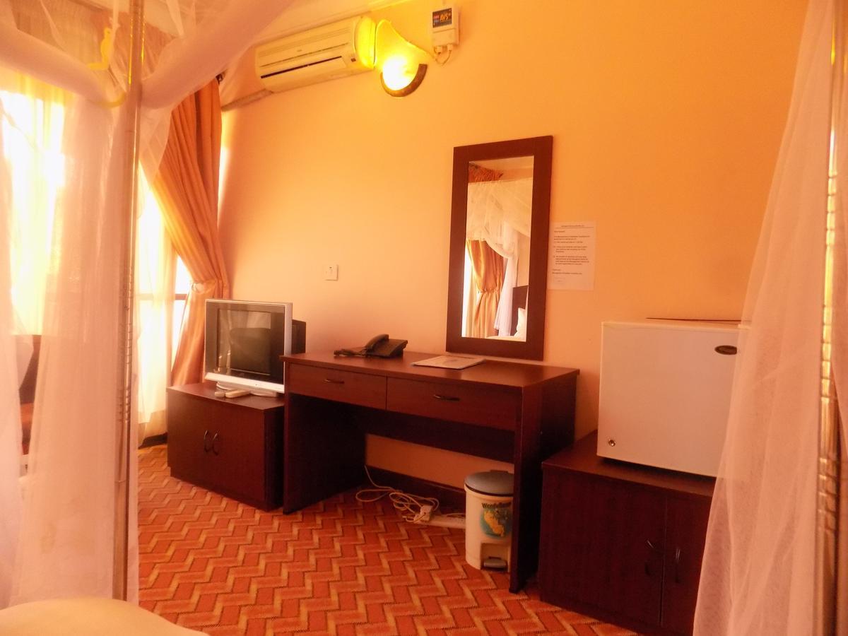 Entebbe Traveller'S Hotel Dış mekan fotoğraf