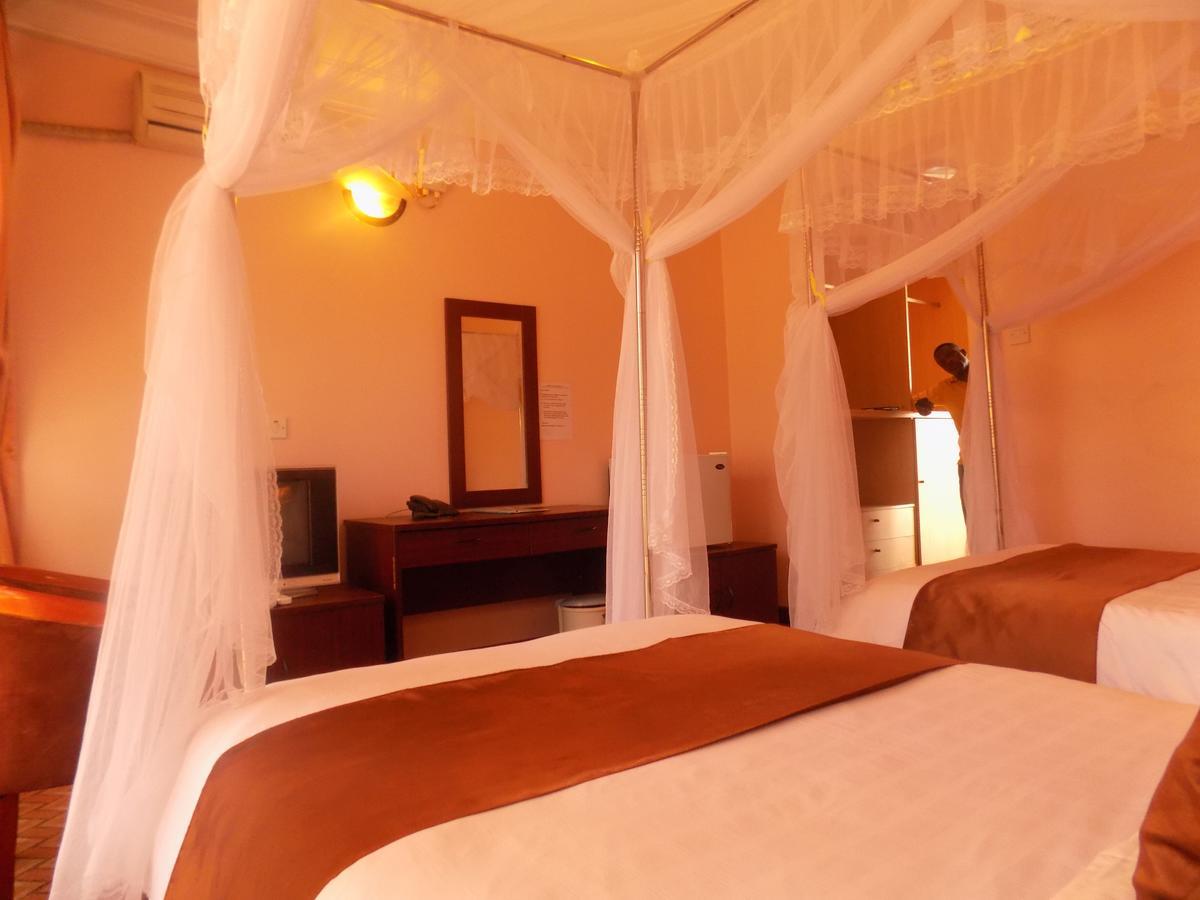 Entebbe Traveller'S Hotel Dış mekan fotoğraf