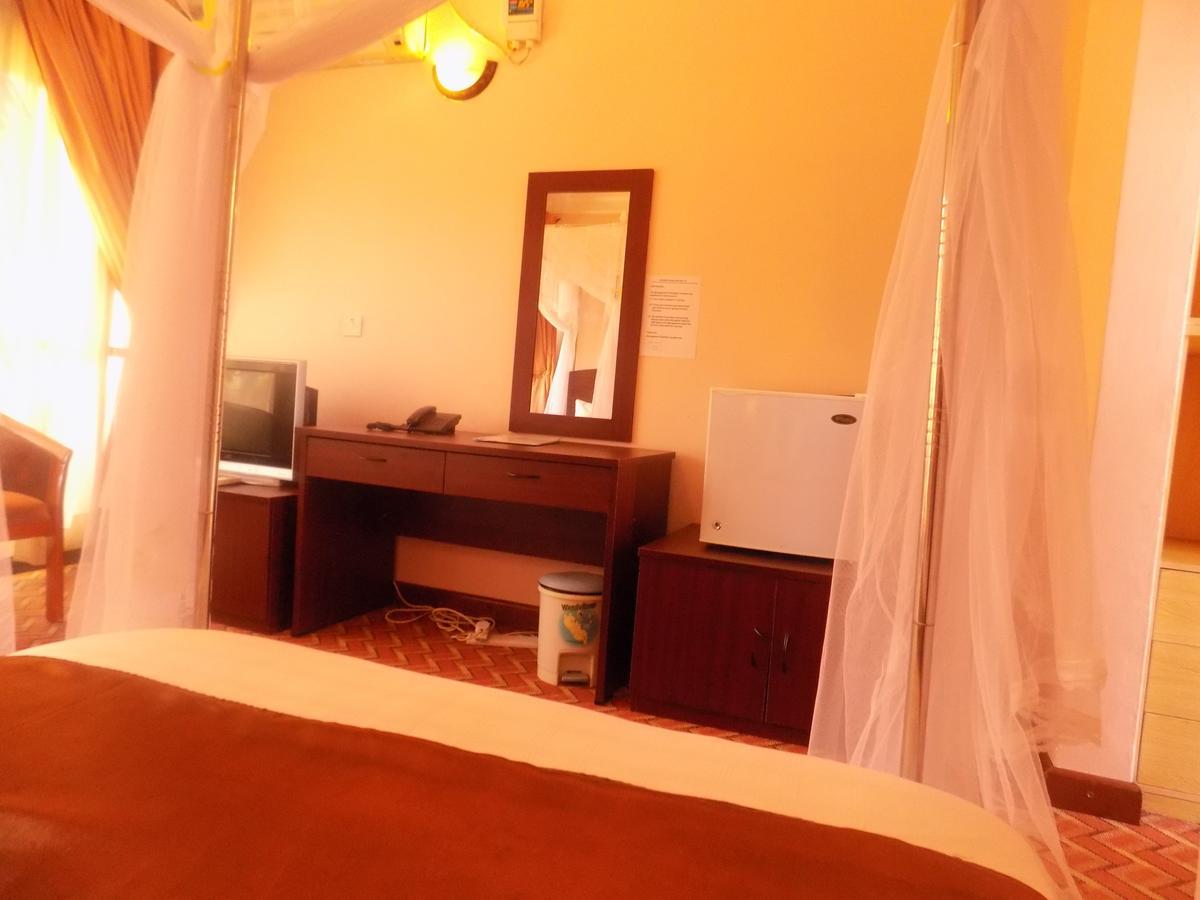 Entebbe Traveller'S Hotel Dış mekan fotoğraf