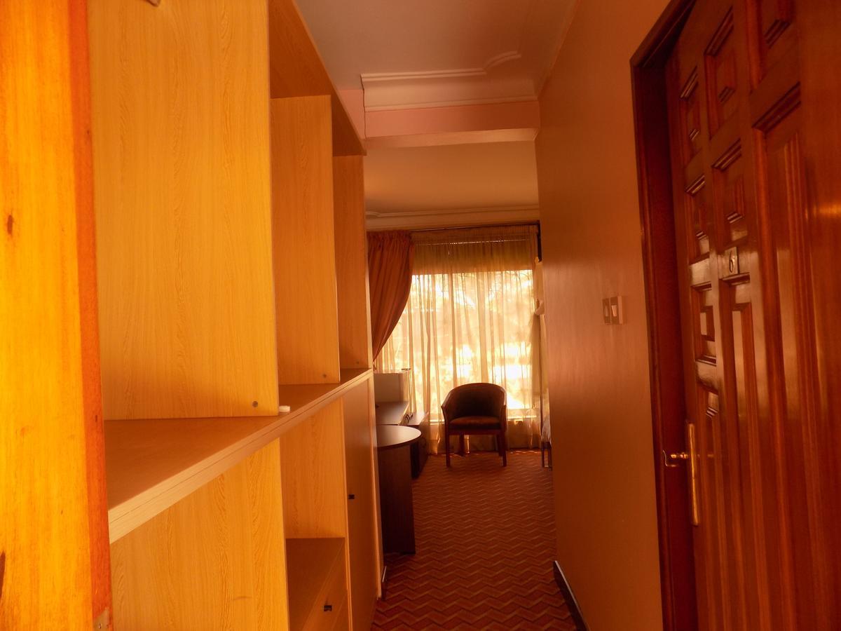 Entebbe Traveller'S Hotel Dış mekan fotoğraf